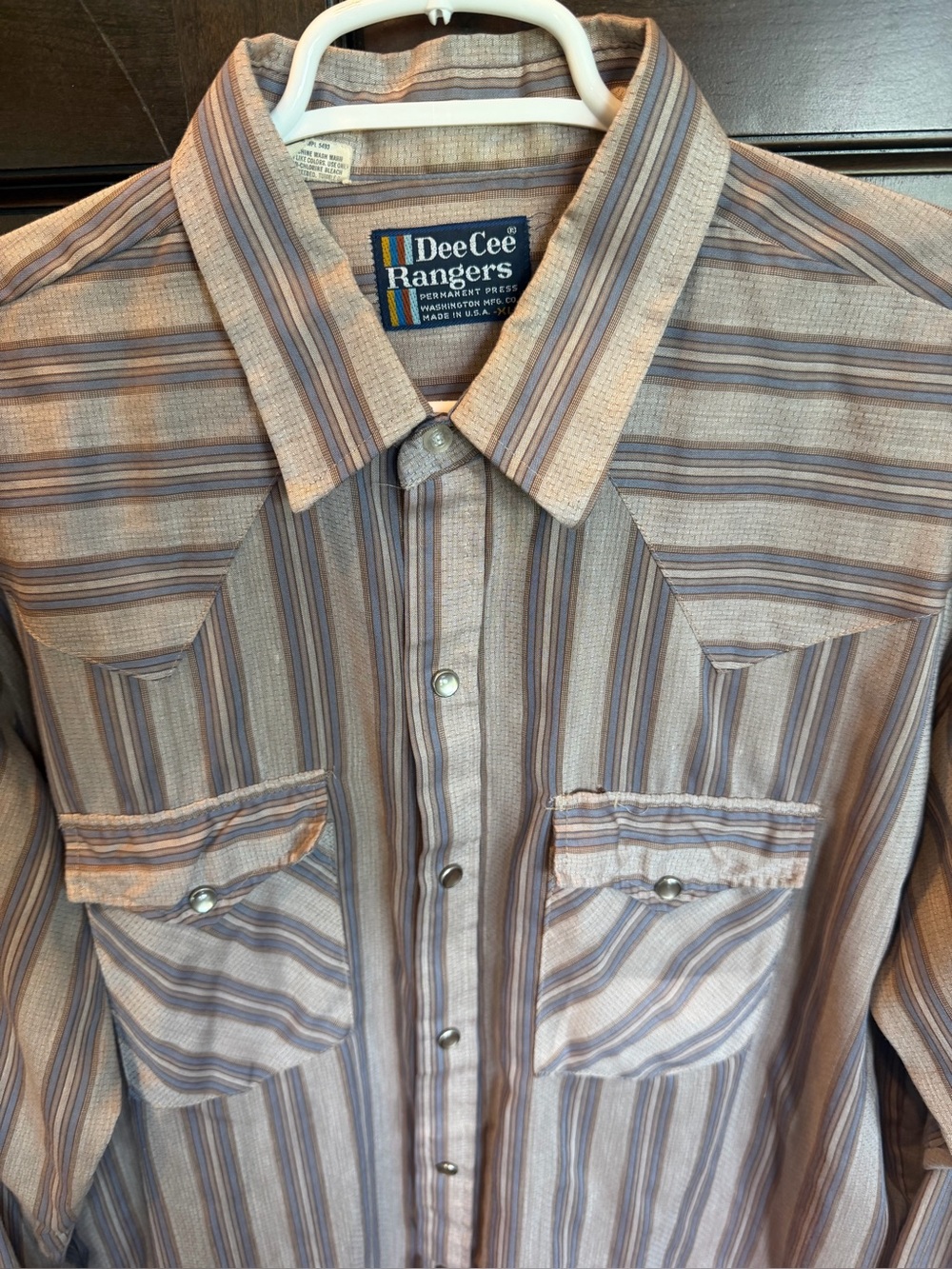 Dee Cee Vintage Western Shirt size XL
Pearl snap buttons